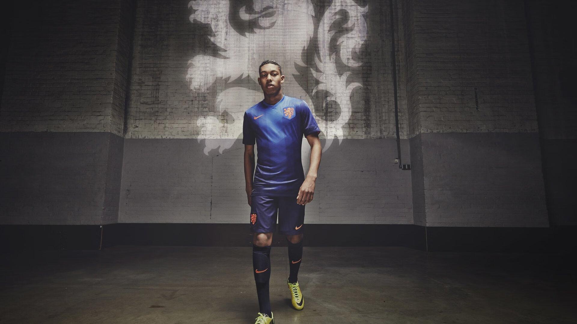 沙尔克CEO蒂尔曼畅谈季前规划,热身赛展现潜力 新球衣静待主赞助商落定