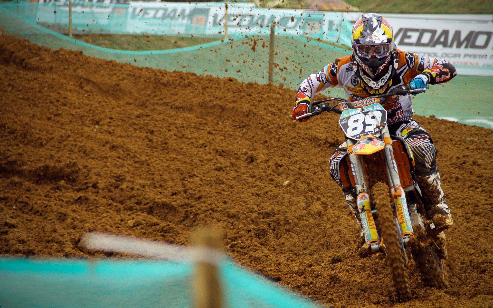 曼晚揭秘，胡桑诺夫拒绝外租，坚定留队竞争位置