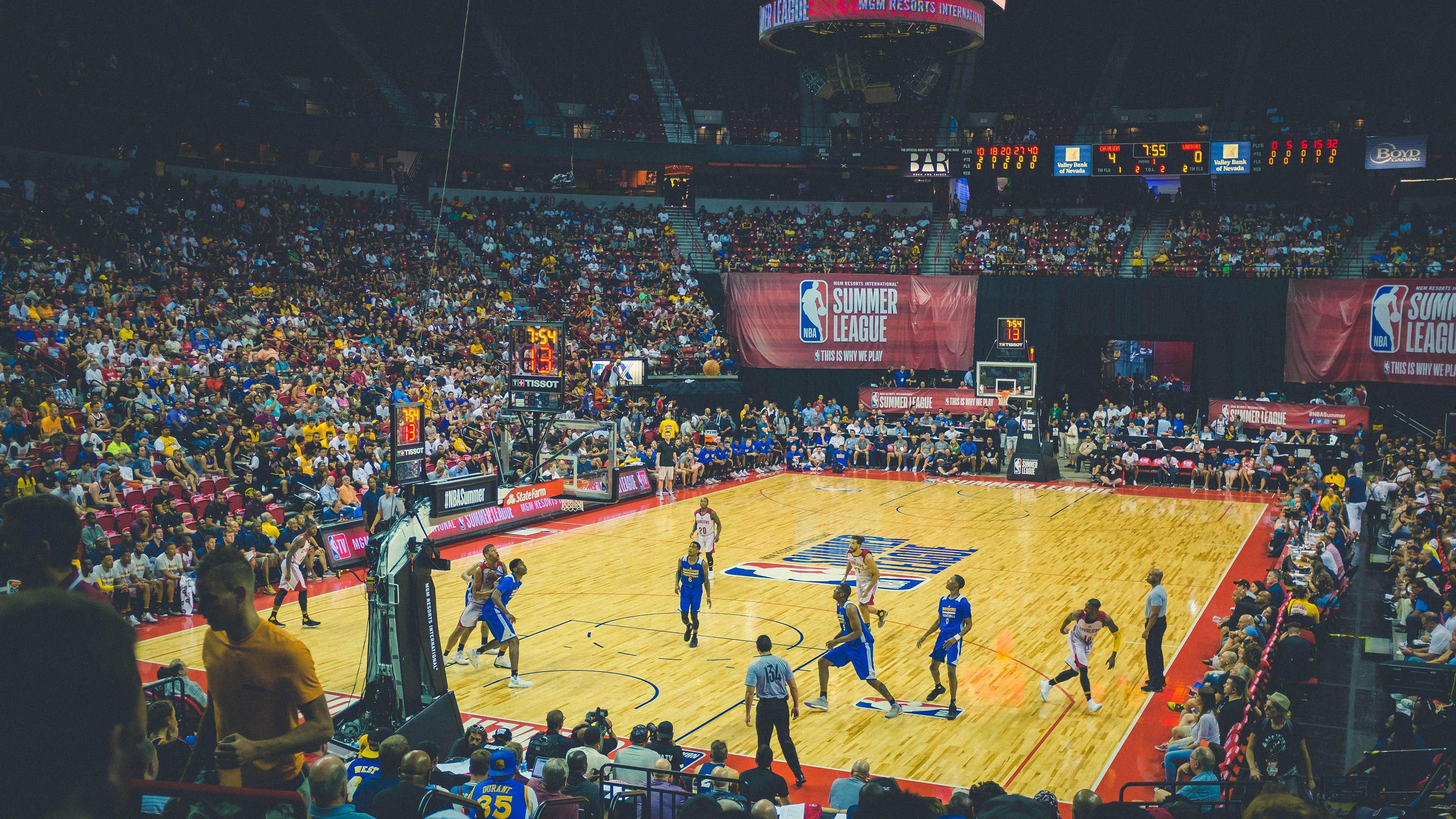 克尼佩尔三分如雨创历史 连续三场五记远射跻身传奇新秀行列